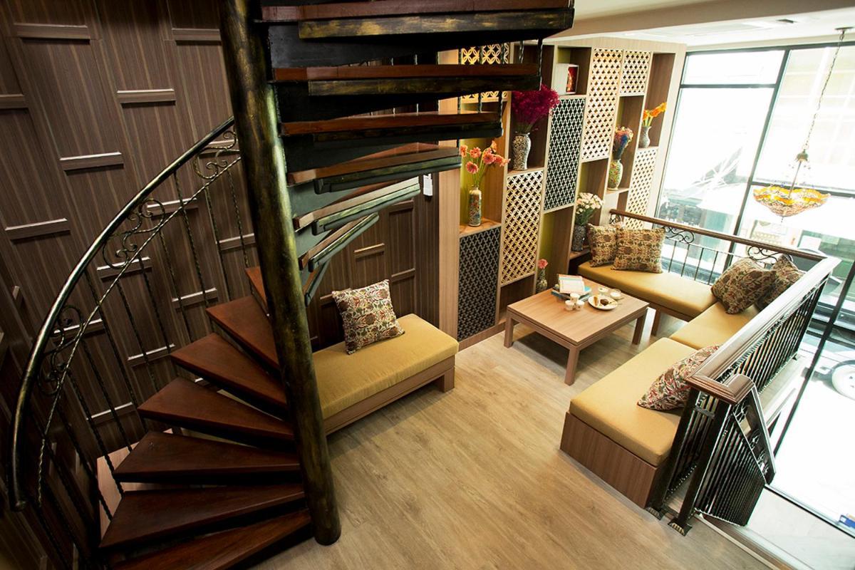 Bed and Breakfast Ghee Gelato House Bangkok Esterno foto
